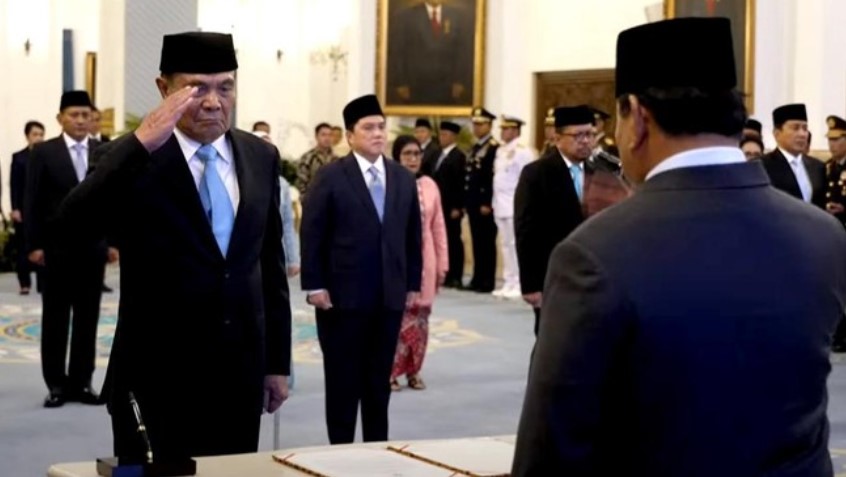 Menko Polkam Djamari Chaniago pernah menjadi Sekretaris Dewan Kehormatan Perwira (DKP) yang memecat Prabowo Subianto dari ABRI. (Sekretariat Presiden)/Ulanda.id