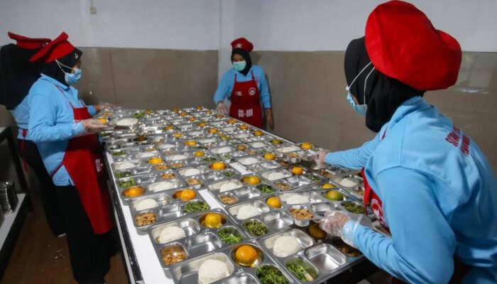 Puluhan Siswa Keracunan Usai Santap Menu Makanan Bergizi Gratis