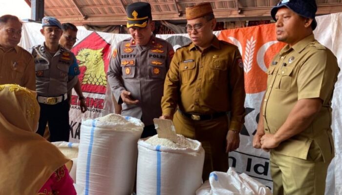 Sekda Bone Bolango Sidak Pasar Talumopatu, Pastikan Harga Pangan Terkendali