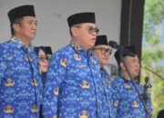 Sekda Iwan Mustapa saat memimpin Apel Korpri di Lingkungan Pemerintah Kabupaten Bone Bolango yang dilaksanakan di Lapangan Alun-Alun Bone Bolango, Rabu (17/9/2025). (F.AKP/Diskominfo)/Ulanda.id