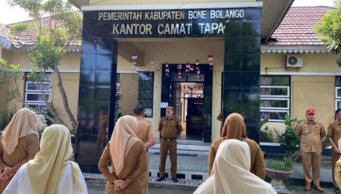 Sekda Bone Bolango Pimpin Apel di Tapa, Tekankan Disiplin dan Pelayanan Publik