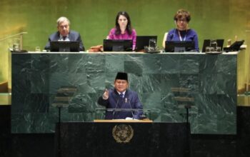 Presiden Prabowo Subianto (sisi bawah) berpidato dalam sesi Debat Umum Sidang Majelis Umum ke-80 Perserikatan Bangsa-Bangsa (PBB), di General Assembly Hall Markas Besar PBB, New York, Amerika Serikat, Selasa (23/9/2025). ANTARA/HO-Tim Media Presiden Prabowo Subianto/Ulanda.id