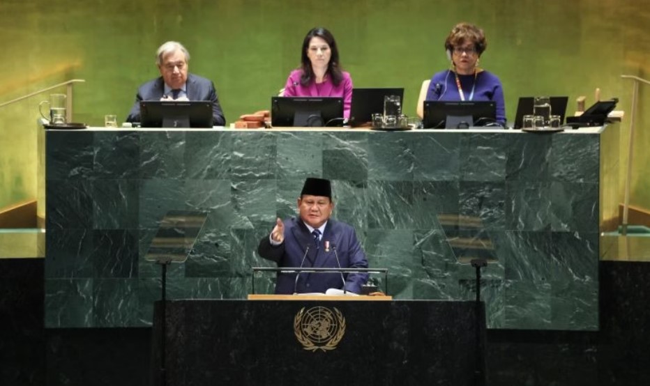 Presiden Prabowo Subianto (sisi bawah) berpidato dalam sesi Debat Umum Sidang Majelis Umum ke-80 Perserikatan Bangsa-Bangsa (PBB), di General Assembly Hall Markas Besar PBB, New York, Amerika Serikat, Selasa (23/9/2025). ANTARA/HO-Tim Media Presiden Prabowo Subianto/Ulanda.id