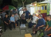 Wali Kota Gorontalo Adhan Dambea saat mengunjungi aktivitas usaha mikro, kecil, dan menengah (UMKM) di ruas Jalan Nani Wartabone dan Jalan Madura. (Foto: Humas Pemkot Gorontalo)/Ulanda.id
