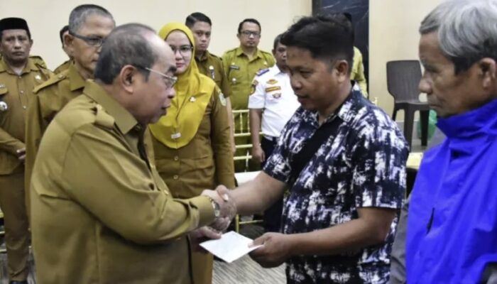 Wali Kota Gorontalo Salurkan Bantuan BBM Pertalite ke 450 Pengemudi Bentor