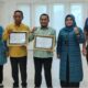 Penanggungjawab Wadah “Nur Annisa Lestari”, Abd. Kadir Pakaya saat menerima Wadah Perisai Terbaik I se-Sulawesi Maluku/Ulanda.id