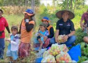 Espin Tulie bersama fraksi PDI Perjuangan Kabupaten Gorontlo saat Hari Tani Nasional 2025