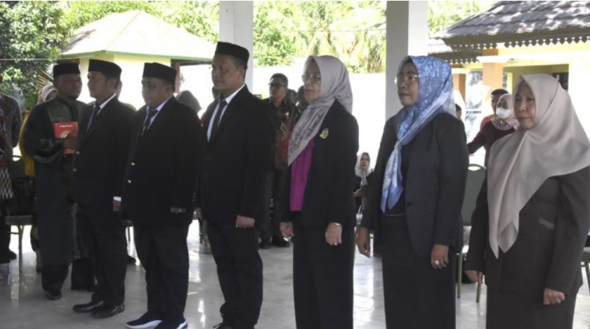 Tampak sejumlah Pejabat Administrator dan Pejabat Pengawas yang dilantik Bupati Bone Bolango Ismet Mile, di Bandayo Rumah Dinas Bupati, Jumat (26/9/2025). (F.AKP-Diskominfo)/Ulanda.id