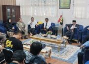 Para Alumni UNIGo, tengah mendengarkan penjelasan dari pihak Yayasan DLP Gorontalo terkait pengunduran diri Rektor UNIGo/Ulanda.id