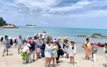 Wisatawan Mancanegara saat kunjungi Belitung. (Foto : RRI)/Ulanda.id