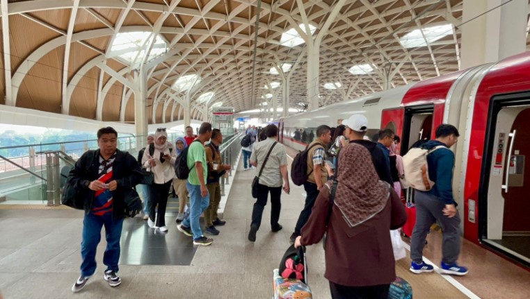 Para penumpang Whoosh di Stasiun Halim, Kamis (4/9/2025) (Foto: KCIC)/Ulanda.id