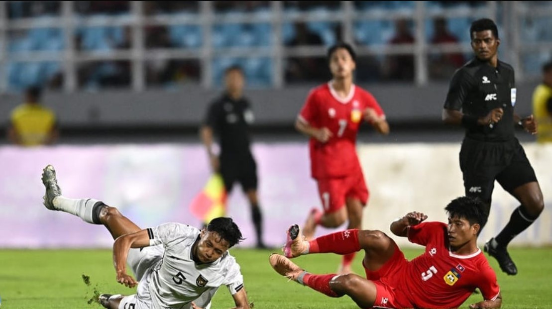 Pamain Timnas U23 Indonesia, Dony Tri Pamungkas (kiri), di Kualifikasi AFC U23 2026. ANTARA FOTO/Sigid Kurniawan/tom/Ulanda.id