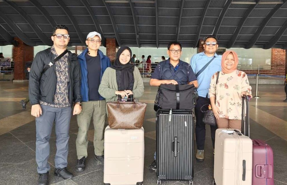 Sejumlah WNI di Bandara Tribhuvan International Airport, Kathmandu, Nepal, bersiap kembali ke Tanah Air setelah situasi di negara itu berangsur pulih (Foto: Kementerian Luar Negeri RI)/Ulanda.id