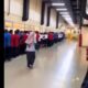 Karyawan PT Gudang Garam berpamitan setelah kena PHK. Foto: tiktok/adion._87/Ulanda.id