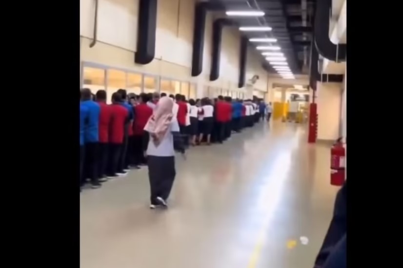 Karyawan PT Gudang Garam berpamitan setelah kena PHK. Foto: tiktok/adion._87/Ulanda.id