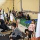 Siswa korban keracunan usai menyantap menu makan bergizi gratis (MBG) menjalani perawatan medis di Posko Penanganan di Kantor Kecamatan Cipongkor, Kabupaten Bandung Barat, Jawa Barat, Selasa (23/9/2025). ANTARA FOTO/Abdan Syakura/Ulanda.id