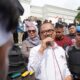 Ketua Dprd Provinsi Gorontalo Hi. Thomas Mopili saat menerima masa aksi masyarakat Pinogu, Senin, (1/9)/Ulanda.id