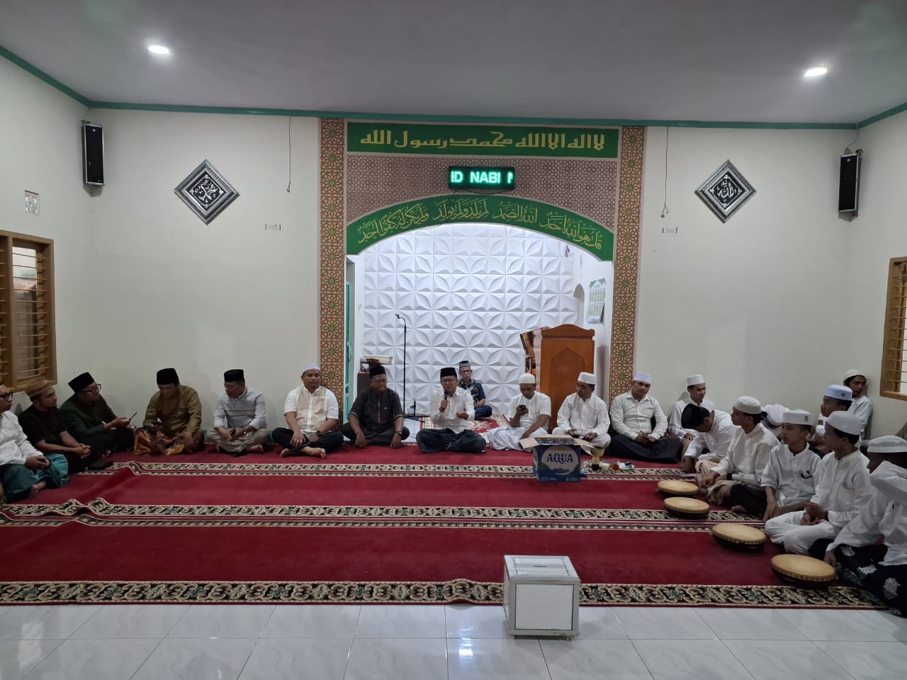 Suasana dalam masjid Al-Ridho Perum Rima Graha Permai/Ulanda.id