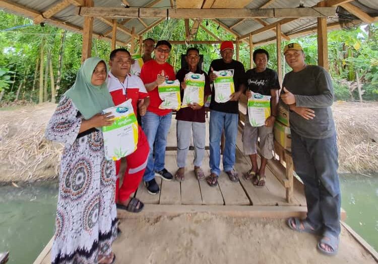 Wakil Ketua DPRD Provinsi Gorontalo, La Ode Haimudin, saat mengawal penyaluran bibit jagung unggul jenis NK 212 kepada petani, sebagai bagian dari Pokok Pikiran (Pokir) dirinya di DPRD/Ulanda.id