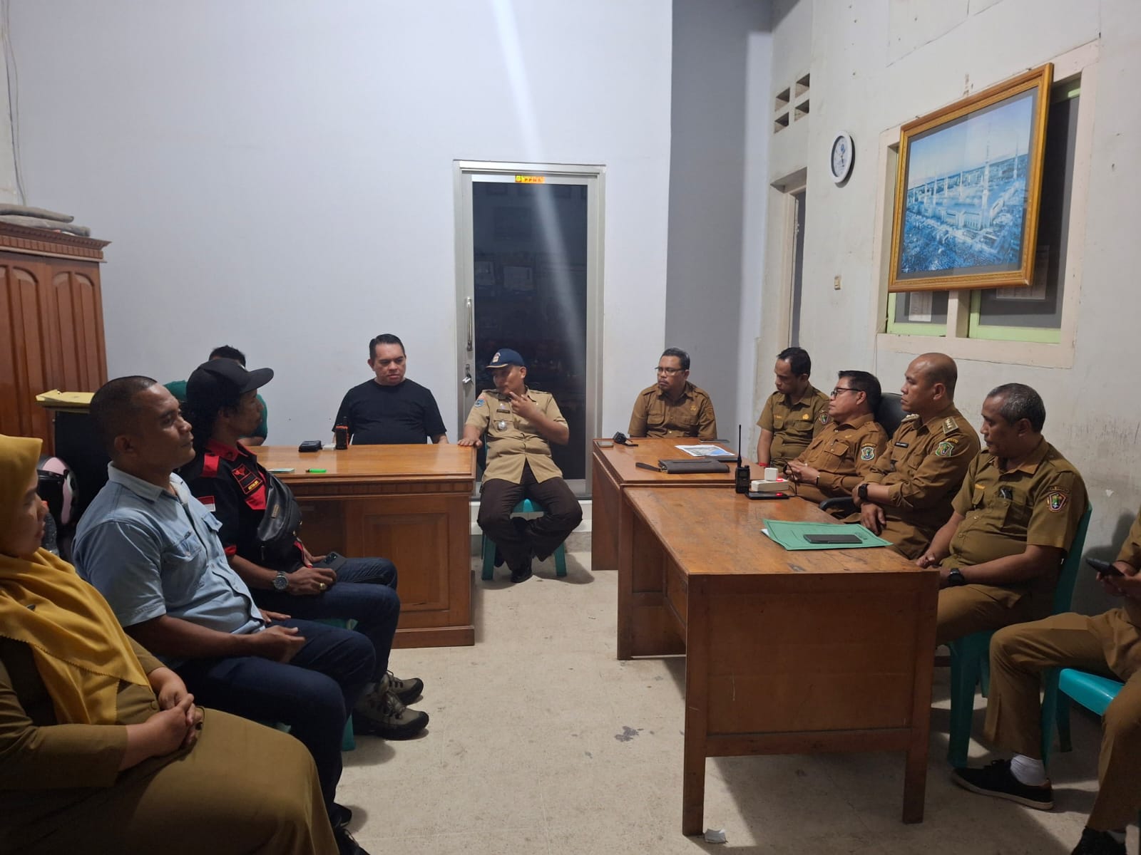Polemik lahan pembangunan Kampung Nelayan Merah Putih (KNMP) yang merupakan program nasional di Terminal Leato, Kelurahan Leato Selatan, Kecamatan Dumbo Raya, Kota Gorontalo berlanjut ke musyawarah yang dilaksanakan di Kantor Satpol PP, Senin (29/9/2025)/Ulanda.id