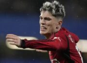 Gelandang Manchester United, Alejandro Garnacho saat menghadapi Chelsea pada laga pekan ke-31 Premier League 2023/2024 di Stamford Bridge, London, Kamis (4/4/2024). (AP Photo/Kin Cheung)/Ulanda.id