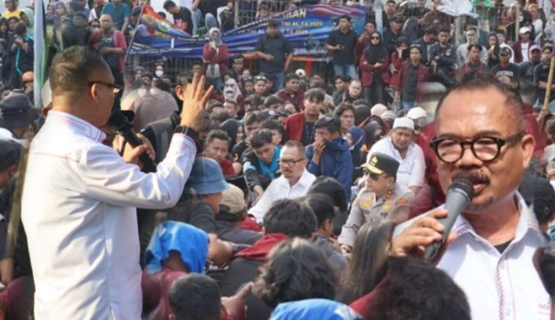 Ketua Dprd Provinsi Gorontalo Thomas Mopili saat menemui masa aksi. Senin, (1/9)/Ulanda.id