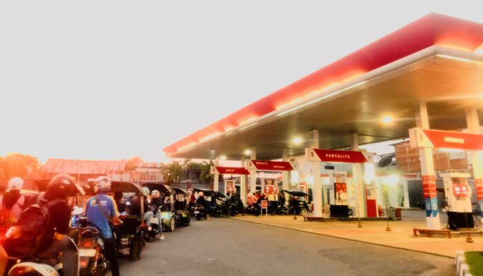 Adhan Dambea Soroti Antrean Pertalite yang Resahkan Masyarakat