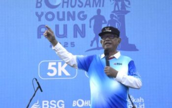 Ribuan pelari dari berbagai daerah turut ambil bagian dalam Bohusami Young Run 2025, sebuah ajang lari yang mengusung dua kategori, yakni 5K dan 10K yang mengambil start dan finish di Lapangan Alun-Alun Bone Bolango, Minggu (12/10/2025). (F.Fauzi-Diskominfo)/Ulanda.id