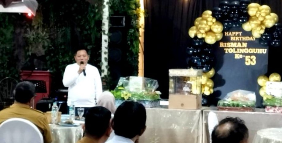Wabup Risman Tolingguhu saat memberikan sambutan pada Milad ke-53 tahun kelahirannya, di RM Meranti Indah, Senin (6/10/2025). (F.AKP-Diskominfo)/Ulanda.id
