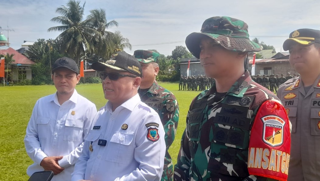 Bupati Gorontalo, Sofyan Puhi, secara resmi membuka kegiatan TNI Manunggal Membangun Desa (TMMD) ke-126 Tahun 2025 yang dipusatkan di Lapangan Telaga, Kabupaten Gorontalo, Selasa (8/10/2025)/Ulanda.id