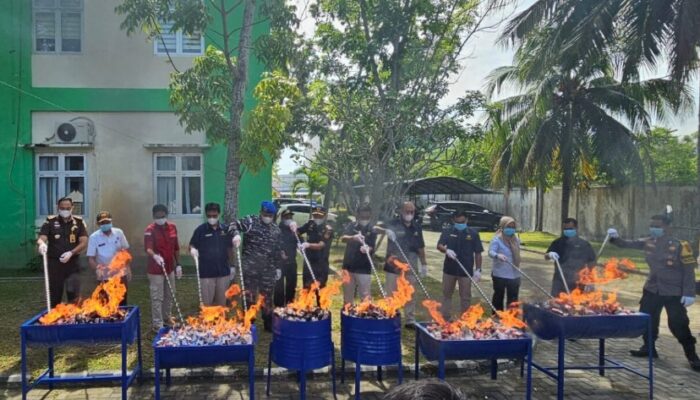 Bea Cukai Gorontalo Musnahkan Ratusan Ribu Batang Rokok Ilegal
