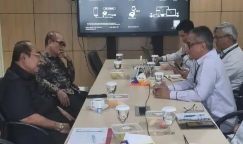 Wali Kota Adhan yang didampingi Inspektur Kota Gorontalo Taufiq Dunggio disambut langsung oleh Tim Koordinasi dan Supervisi Pencegahan (Korsupgah) KPK RI/Ulanda.id