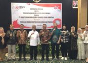 Pemerintah Kabupaten Bone Bolango menjalin kerja sama strategis dengan PT. Bank SulutGo dalam bidang pengelolaan keuangan dan pemanfaatan layanan jasa perbankan. Kesepakatan bersama ini ditandatangani di Grand Q Hotel, Kota Gorontalo, Minggu (12/10/2025) malam. (F.Indra-Fauzi/Diskominfo)/Ulanda.id