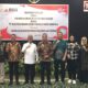 Pemerintah Kabupaten Bone Bolango menjalin kerja sama strategis dengan PT. Bank SulutGo dalam bidang pengelolaan keuangan dan pemanfaatan layanan jasa perbankan. Kesepakatan bersama ini ditandatangani di Grand Q Hotel, Kota Gorontalo, Minggu (12/10/2025) malam. (F.Indra-Fauzi/Diskominfo)/Ulanda.id