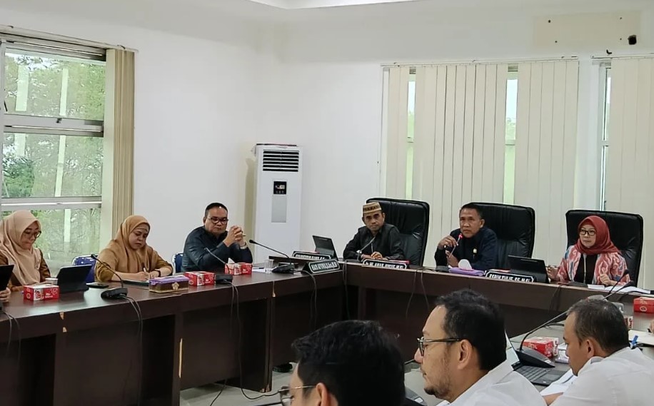 Komisi III Dewan Perwakilan Rakyat Daerah (DPRD) Provinsi Gorontalo melaksanakan rapat bersama Balai Jalan Nasional dan Dinas PUPR Provinsi Gorontalo bidang Bina Marga, Senin (6/10/2025)/Ulanda.id