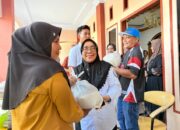 Persatuan Istri Anggota Dewan (PIAD) DPRD Kabupaten Boalemo kembali menunjukkan kepedulian sosial dengan membagikan paket sembako kepada masyarakat, Rabu (8/10/2025)/Ulanda.id