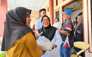 Persatuan Istri Anggota Dewan (PIAD) DPRD Kabupaten Boalemo kembali menunjukkan kepedulian sosial dengan membagikan paket sembako kepada masyarakat, Rabu (8/10/2025)/Ulanda.id