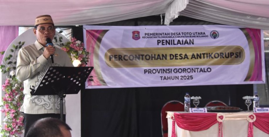 Sekretaris Daerah Bone Bolango, Iwan Mustapa saat menghadiri dan memberikan sambutan pada Penilaian Percontohan Desa Antikorupsi Provinsi Gorontalo di Desa Toto Utara, Kamis (9/10/2025). (F.AKP-Diskominfo)/Ulanda.id
