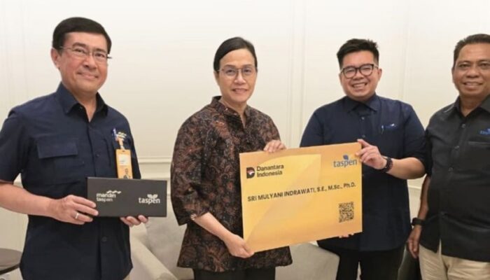 PT Taspen Serahkan Manfaat Pensiun dan THT kepada Sri Mulyani