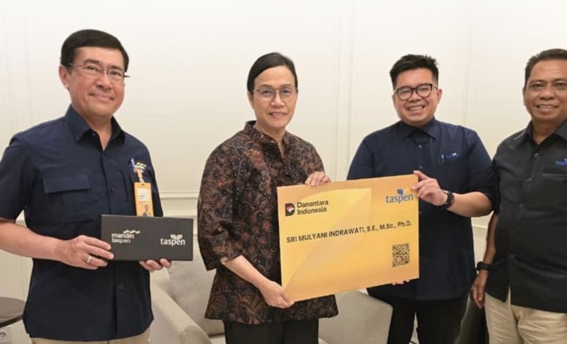 Foto: Taspen menyerahkan manfaat Program Pensiun dan Tabungan Hari Tua (THT) kepada mantan Menteri Keuangan Sri Mulyani Indrawati. (Tangkapan layar)/Ulanda.id