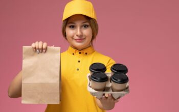 Ilustrasi memesan makanan dari rumah (Foto: Freepik)/Ulanda.id